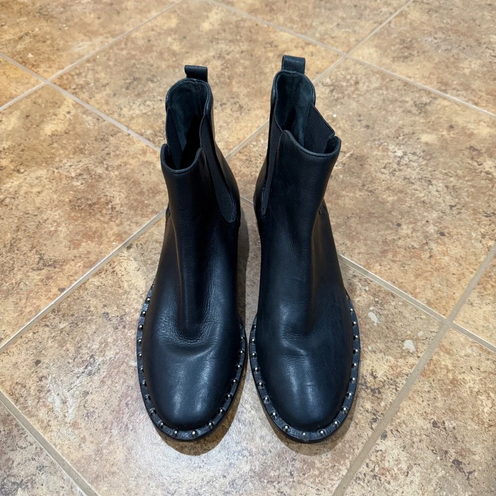 Schutz Shabba Black Leather Studded Chelsea Ankle Boots Women 8 B Low Heel